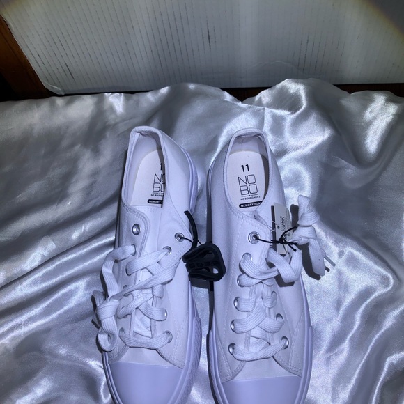 NOBO WHITE WOMENS SIZE 11 SNEAKERS NWT - Picture 3 of 5